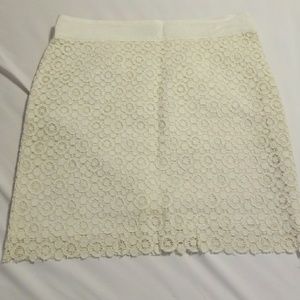 Beautiful Forever 21 cream lace skirt